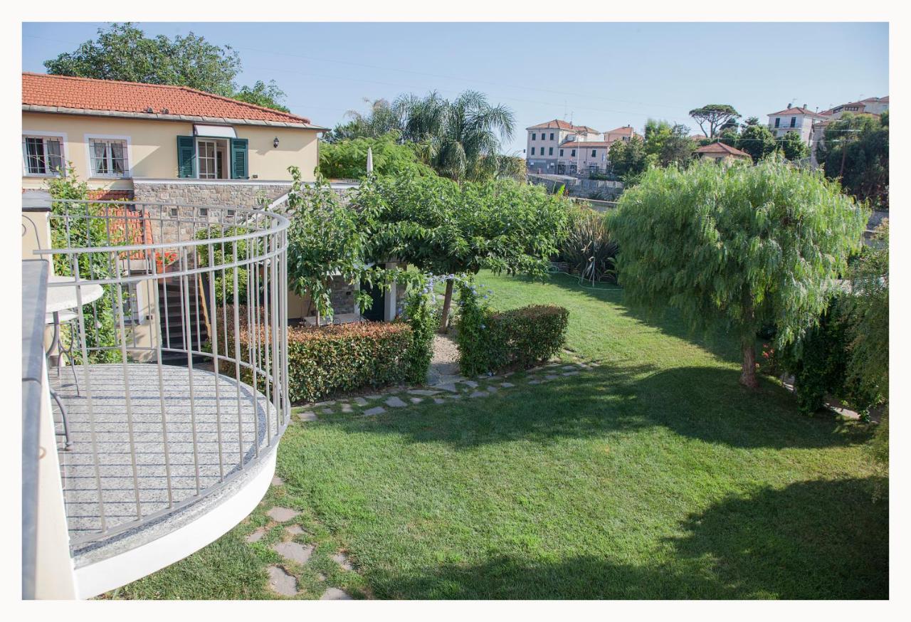 Casa Vacanze Nel Giardino Di Renzo インペリア エクステリア 写真