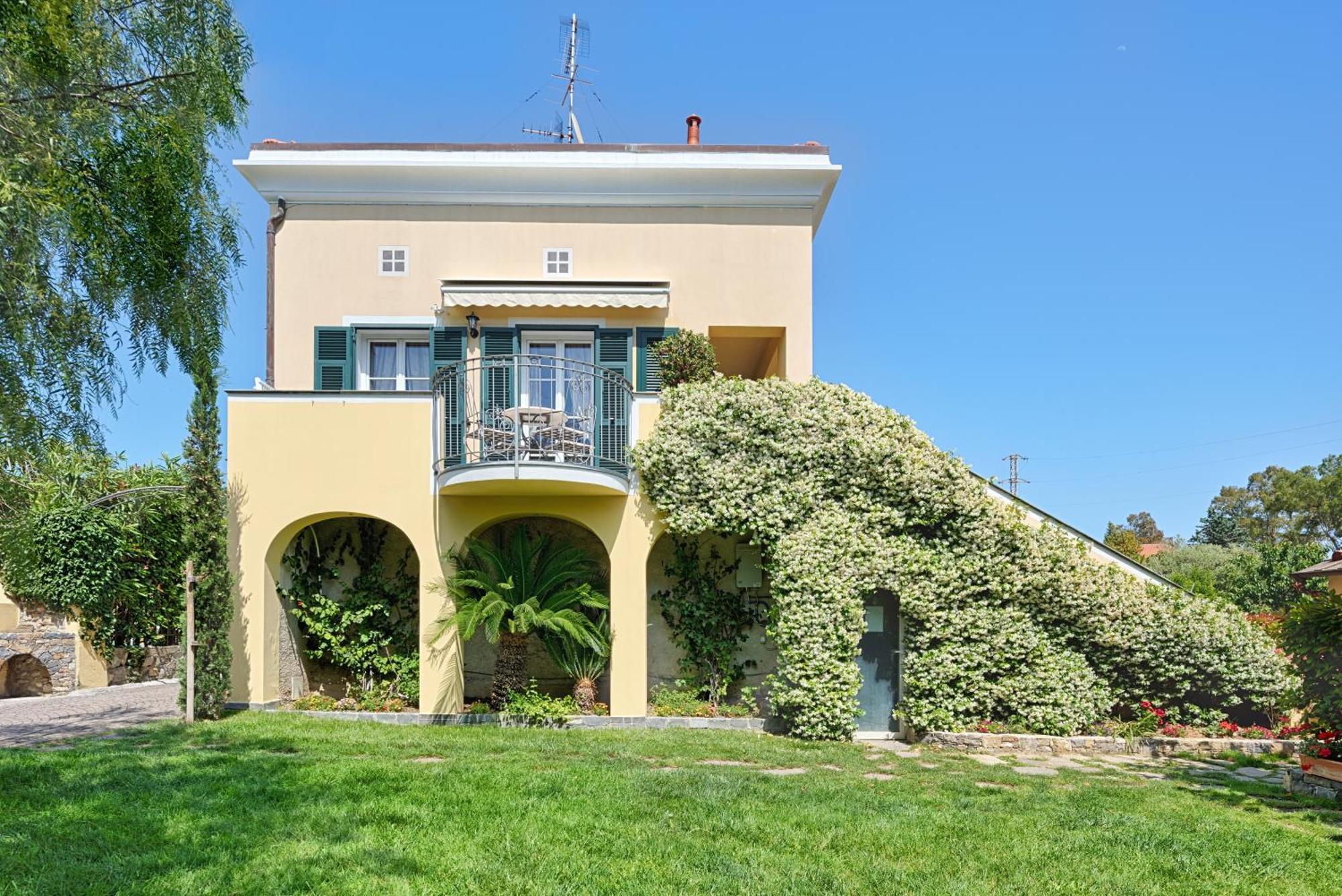 Casa Vacanze Nel Giardino Di Renzo インペリア エクステリア 写真