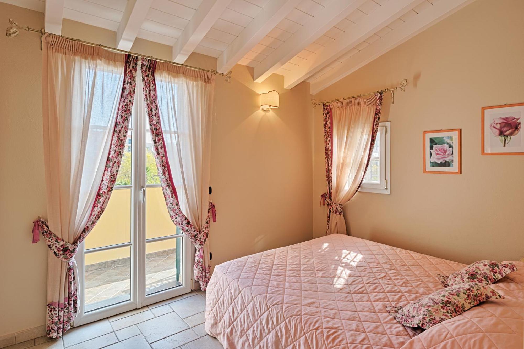 Casa Vacanze Nel Giardino Di Renzo インペリア エクステリア 写真