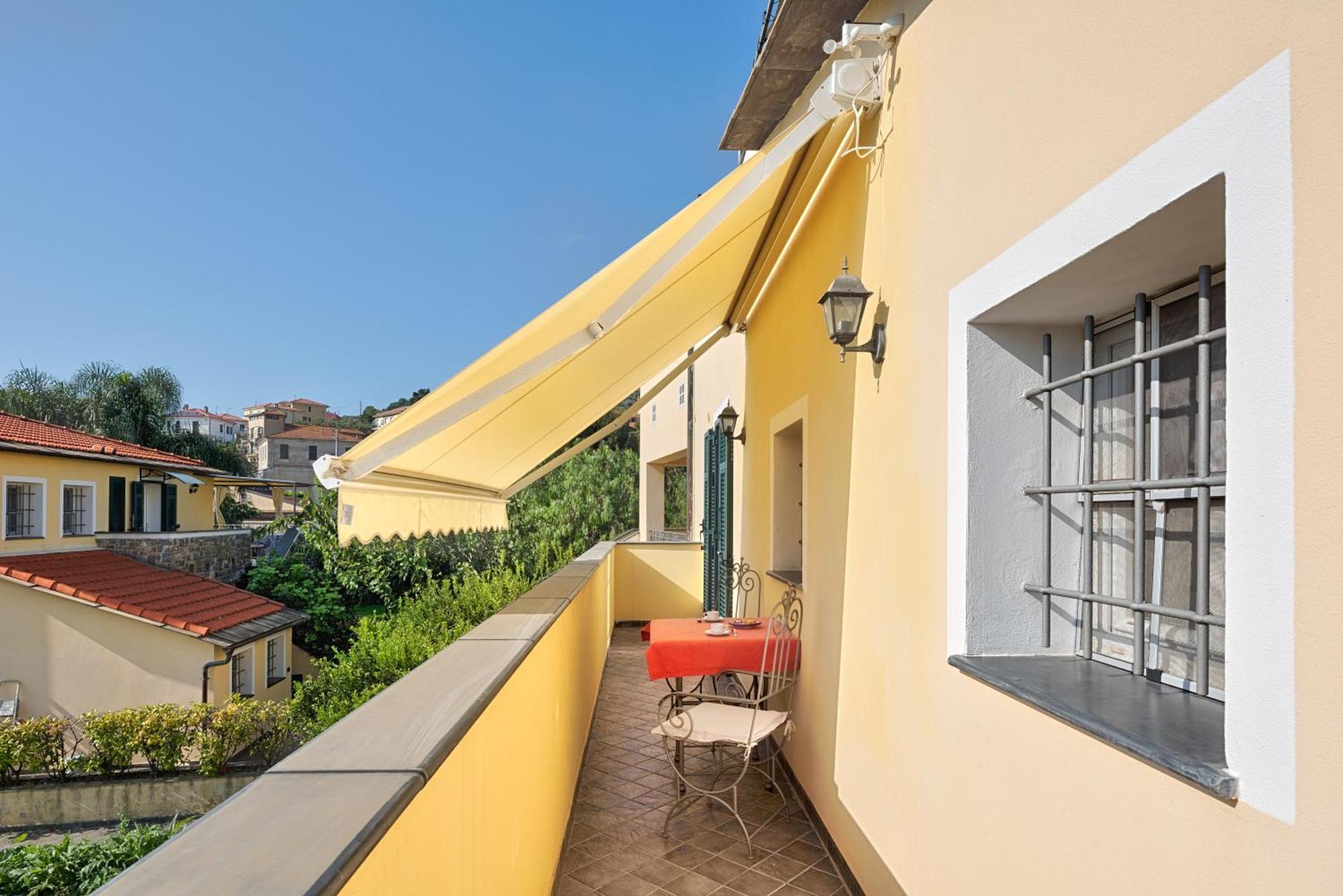 Casa Vacanze Nel Giardino Di Renzo インペリア エクステリア 写真