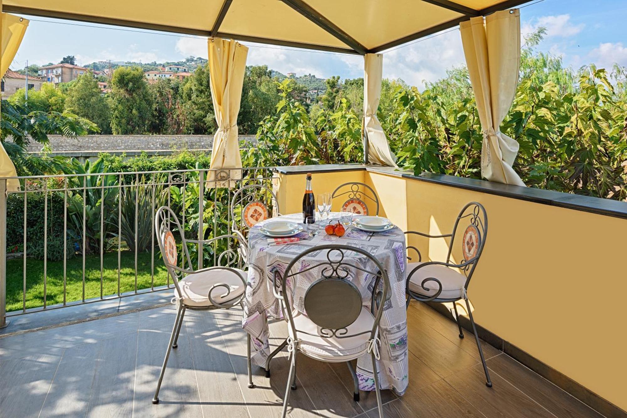 Casa Vacanze Nel Giardino Di Renzo インペリア エクステリア 写真
