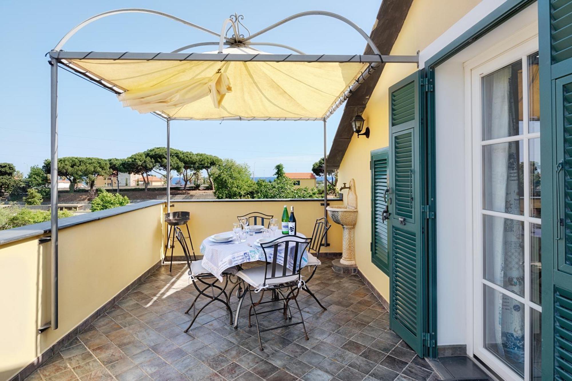 Casa Vacanze Nel Giardino Di Renzo インペリア エクステリア 写真